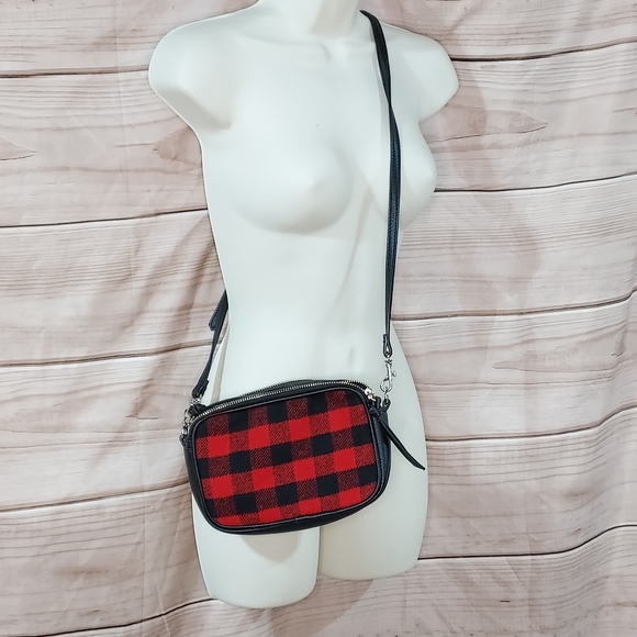 Old Navy Handbags - Old Navy camera bag red black check plaid crossbody zip closure